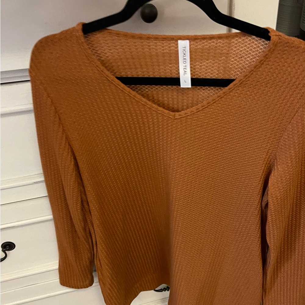 Tickled Teal Rust V-Neck Top Women’s Large